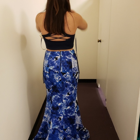 Long dress - Picture 2 of 2